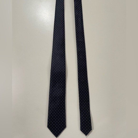 The Tie Bar Mens Skinny 2.5 x 58 in Black Micro Dot Silk  & Linen Tie, EUC - Picture 8 of 9